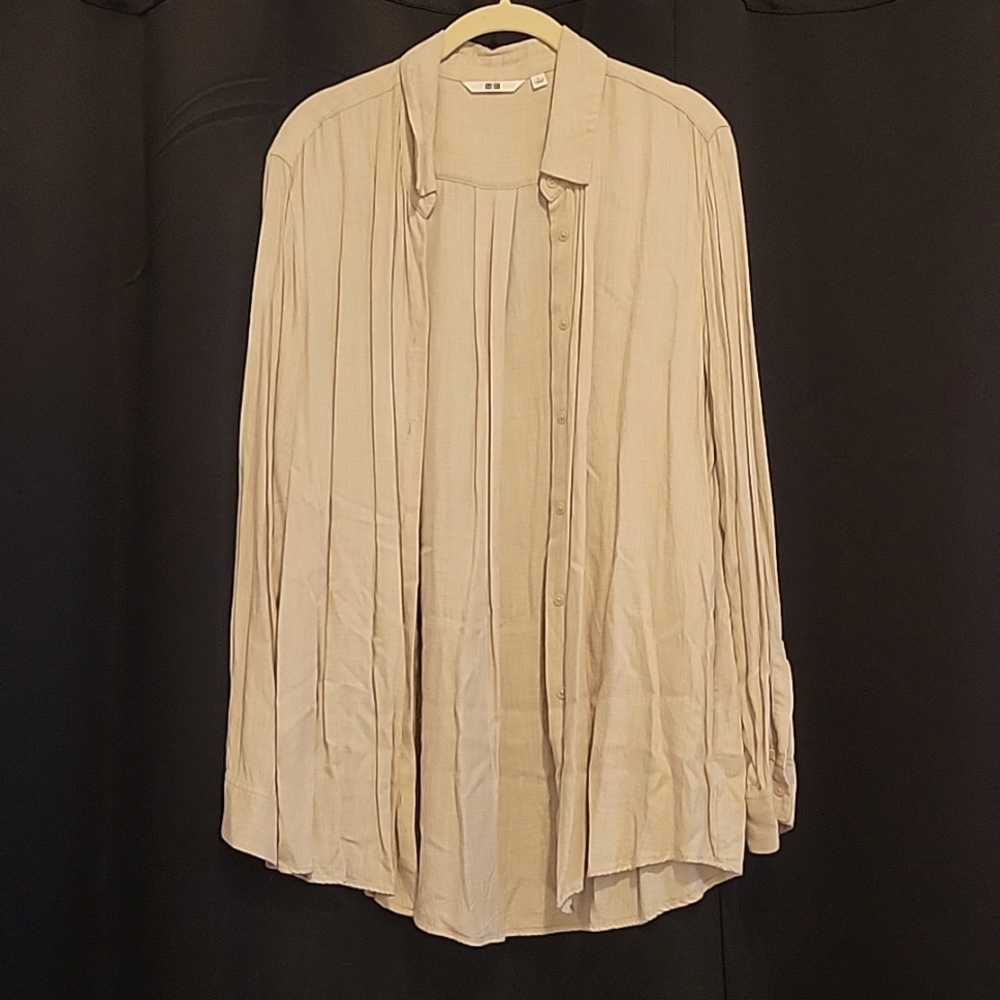 Uniqlo beige shirt size L